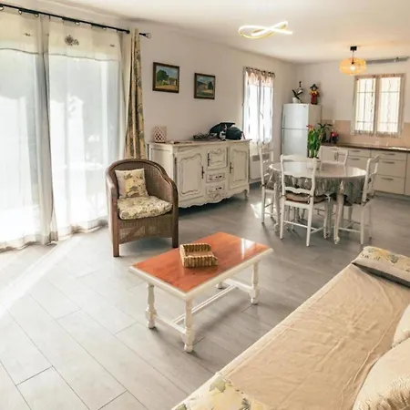 Charmante Au Plan-de-la-tour Avec Piscine Privee Vila